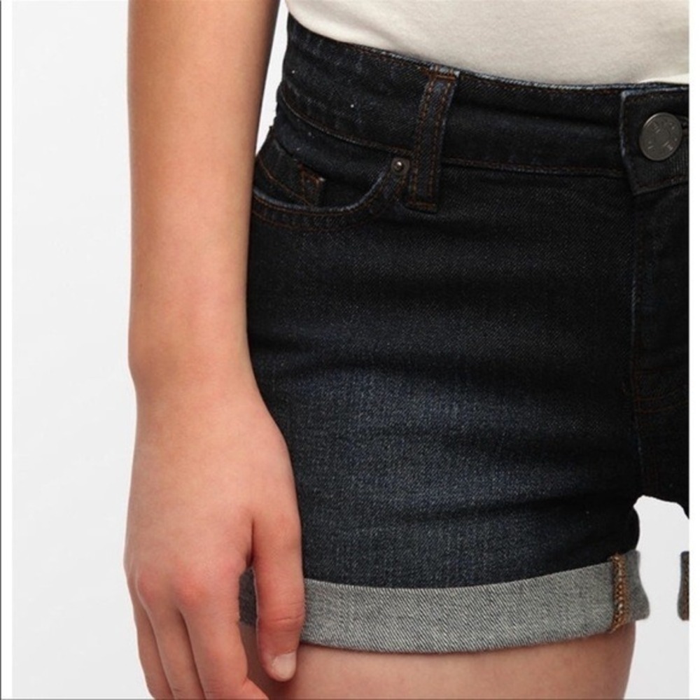 BDG UO Alexa Mid-Rise Five Pocket Shortie‎ Cuffed Dark Denim Size 28W